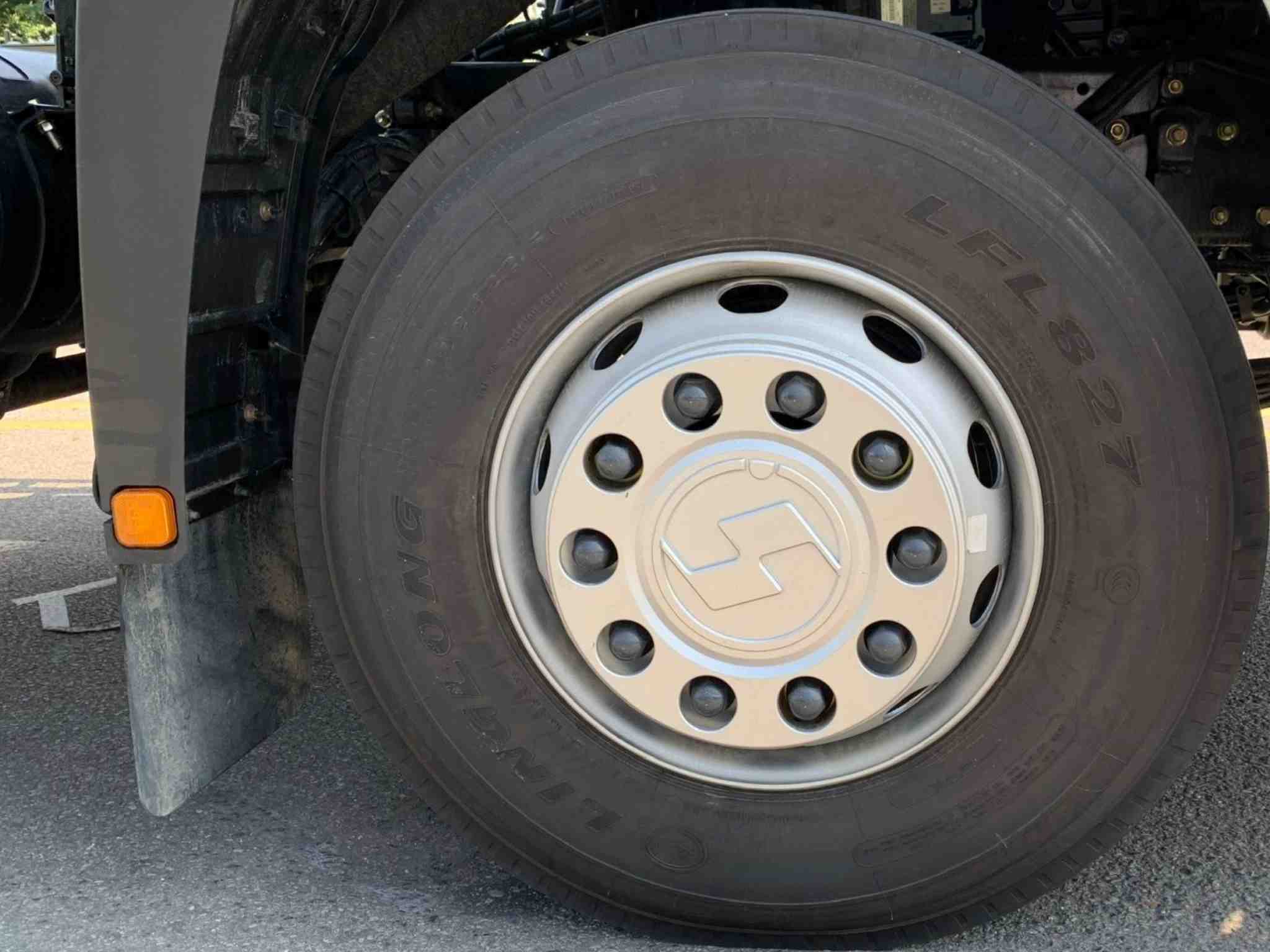 lop-dau-keo-shacman-1-cau-300-hp